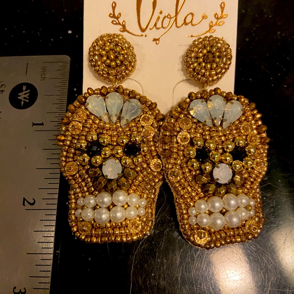 Funky skull beaded earrings NWT